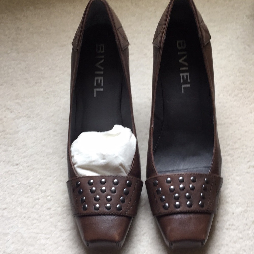 Biviel Shoes size 9 1/2.